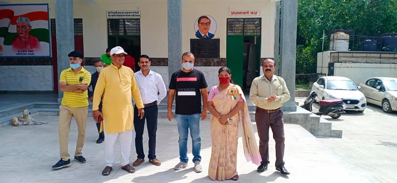 75वां स्वतंत्रता दिवस: नगली रजापुर एसडीएमसी स्कूल में ध्वजारोहण — तस्वीर 1 में से 24