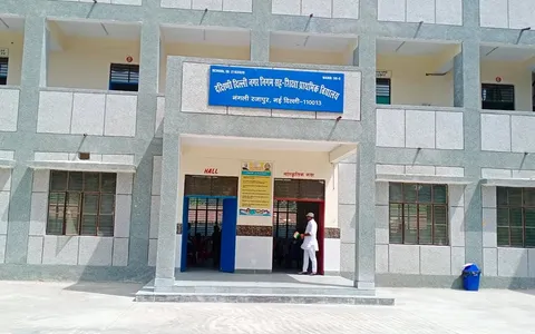 75वां स्वतंत्रता दिवस: नगली रजापुर एसडीएमसी स्कूल में ध्वजारोहण