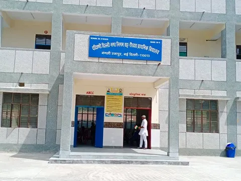 75वां स्वतंत्रता दिवस: नगली रजापुर एसडीएमसी स्कूल में ध्वजारोहण — 2