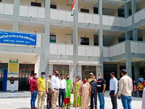 75वां स्वतंत्रता दिवस: नगली रजापुर एसडीएमसी स्कूल में ध्वजारोहण — 5