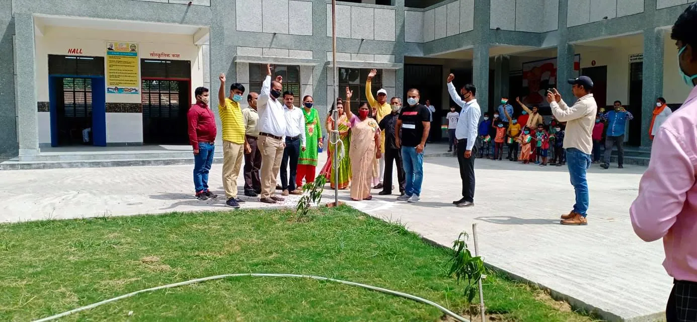 75वां स्वतंत्रता दिवस: नगली रजापुर एसडीएमसी स्कूल में ध्वजारोहण — तस्वीर 6 में से 24