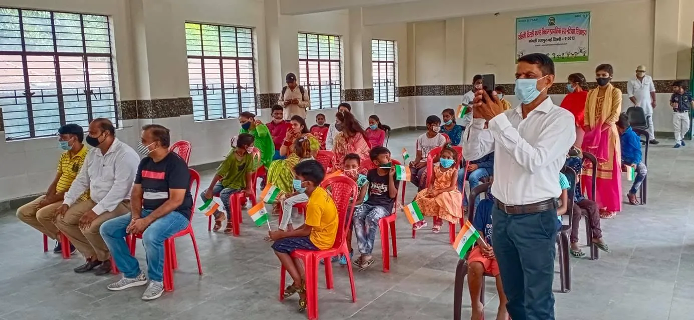 75वां स्वतंत्रता दिवस: नगली रजापुर एसडीएमसी स्कूल में ध्वजारोहण — तस्वीर 8 में से 24