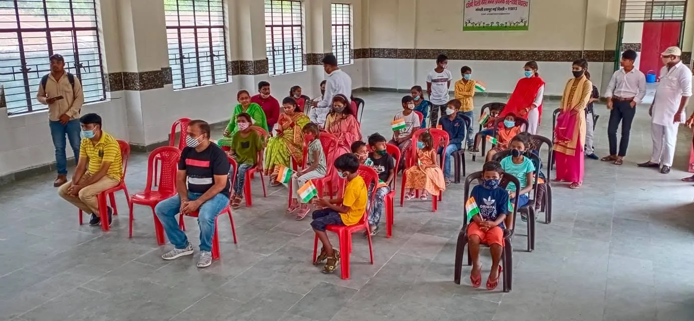 75वां स्वतंत्रता दिवस: नगली रजापुर एसडीएमसी स्कूल में ध्वजारोहण — तस्वीर 9 में से 24