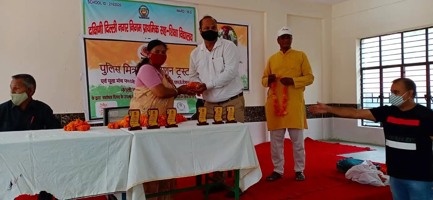 75वां स्वतंत्रता दिवस: नगली रजापुर एसडीएमसी स्कूल में ध्वजारोहण — तस्वीर 15 में से 24