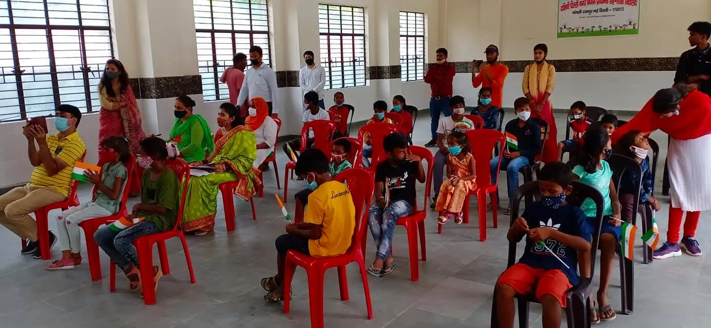 75वां स्वतंत्रता दिवस: नगली रजापुर एसडीएमसी स्कूल में ध्वजारोहण — तस्वीर 16 में से 24