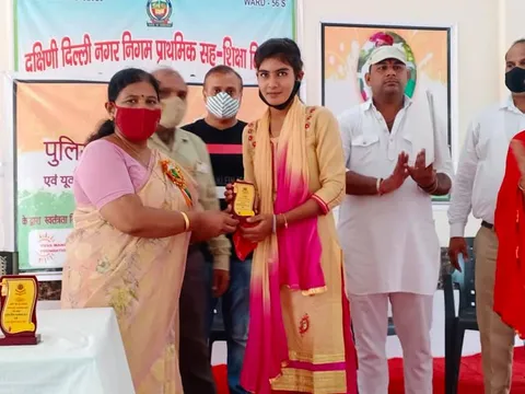 75वां स्वतंत्रता दिवस: नगली रजापुर एसडीएमसी स्कूल में ध्वजारोहण — 22