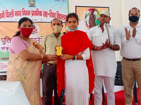 75वां स्वतंत्रता दिवस: नगली रजापुर एसडीएमसी स्कूल में ध्वजारोहण — 23