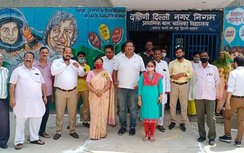 75वां स्वतंत्रता दिवस: सराय काले खां एसडीएमसी प्राइमरी स्कूल में ध्वजारोहण