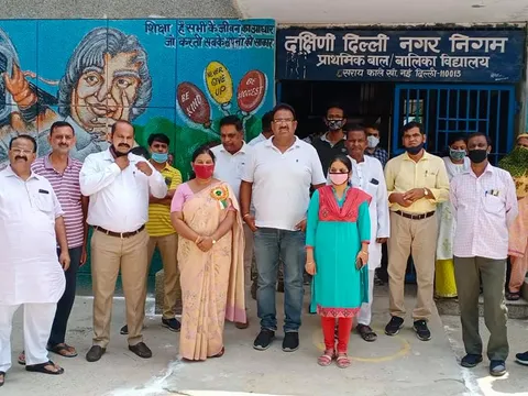 75वां स्वतंत्रता दिवस: सराय काले खां एसडीएमसी प्राइमरी स्कूल में ध्वजारोहण