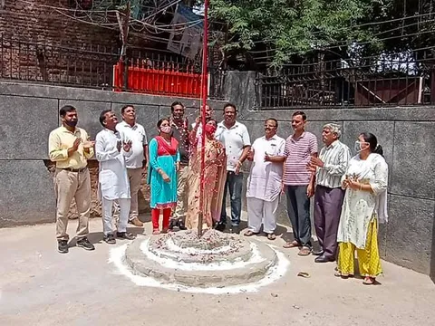 75वां स्वतंत्रता दिवस: सराय काले खां एसडीएमसी प्राइमरी स्कूल में ध्वजारोहण — 3