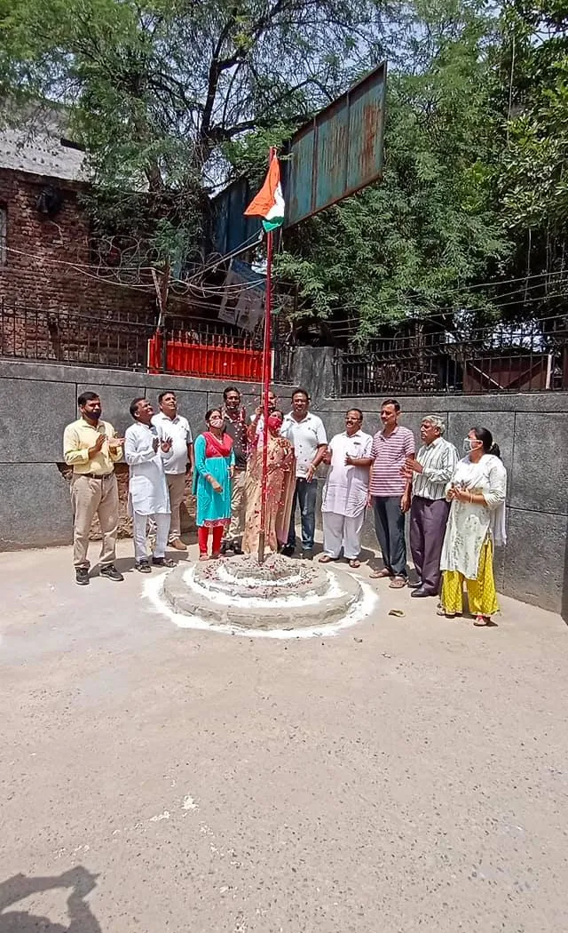 75वां स्वतंत्रता दिवस: सराय काले खां एसडीएमसी प्राइमरी स्कूल में ध्वजारोहण — तस्वीर 3 में से 29