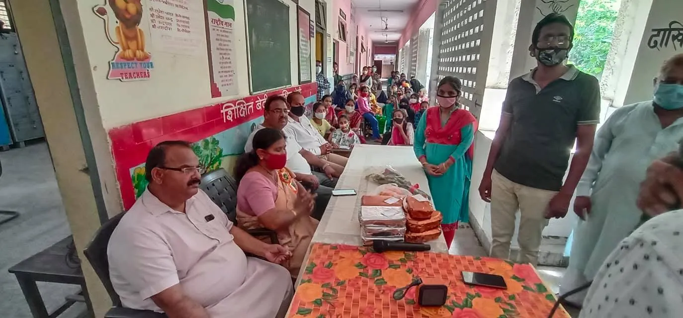 75वां स्वतंत्रता दिवस: सराय काले खां एसडीएमसी प्राइमरी स्कूल में ध्वजारोहण — तस्वीर 6 में से 29