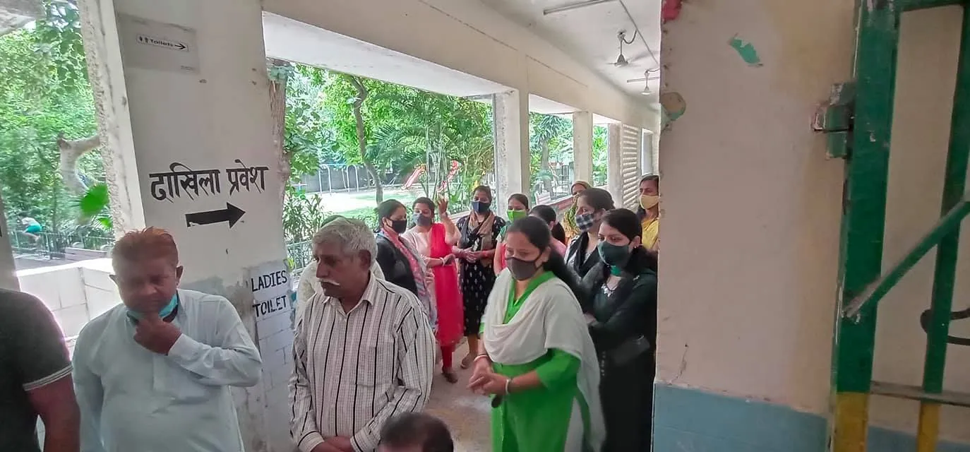 75वां स्वतंत्रता दिवस: सराय काले खां एसडीएमसी प्राइमरी स्कूल में ध्वजारोहण — तस्वीर 7 में से 29