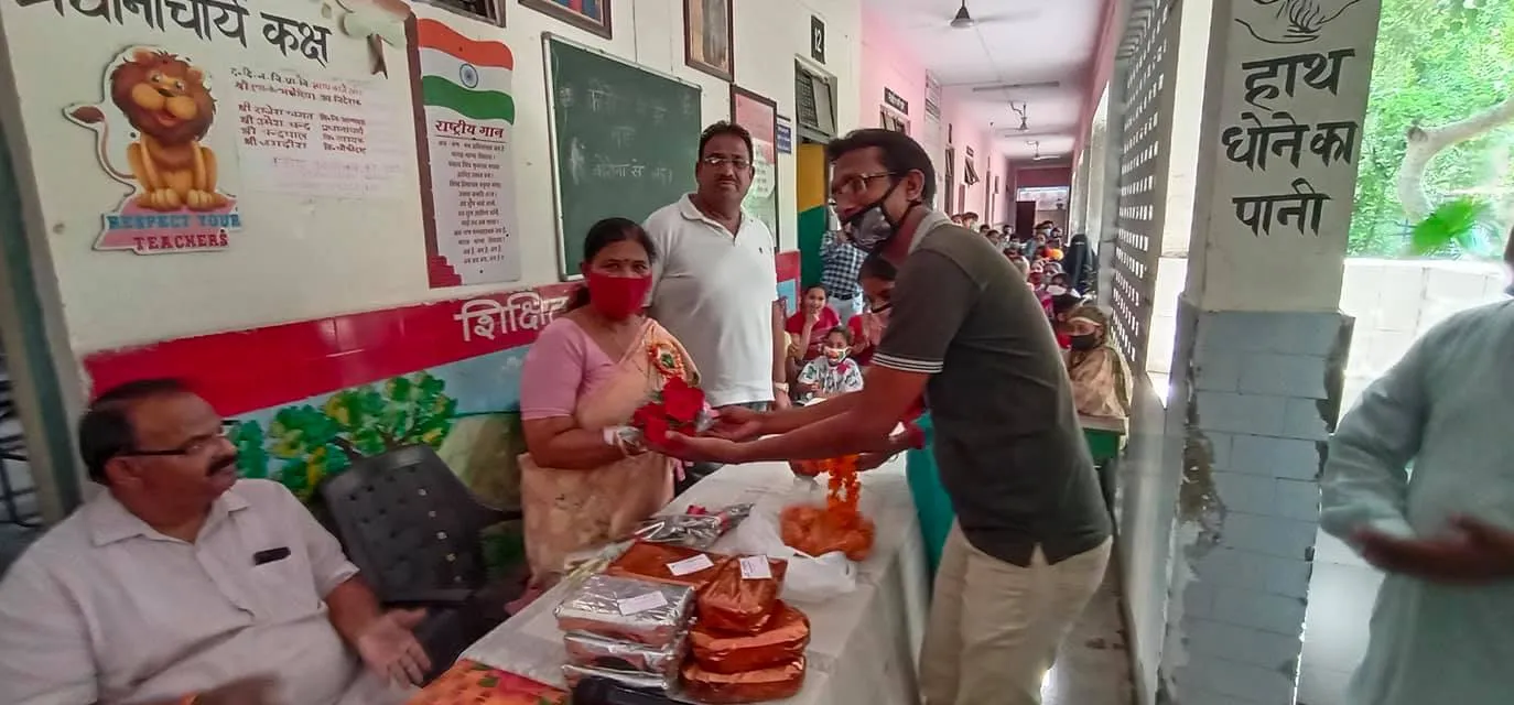 75वां स्वतंत्रता दिवस: सराय काले खां एसडीएमसी प्राइमरी स्कूल में ध्वजारोहण — तस्वीर 8 में से 29
