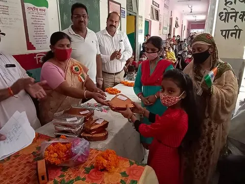 75वां स्वतंत्रता दिवस: सराय काले खां एसडीएमसी प्राइमरी स्कूल में ध्वजारोहण — 12