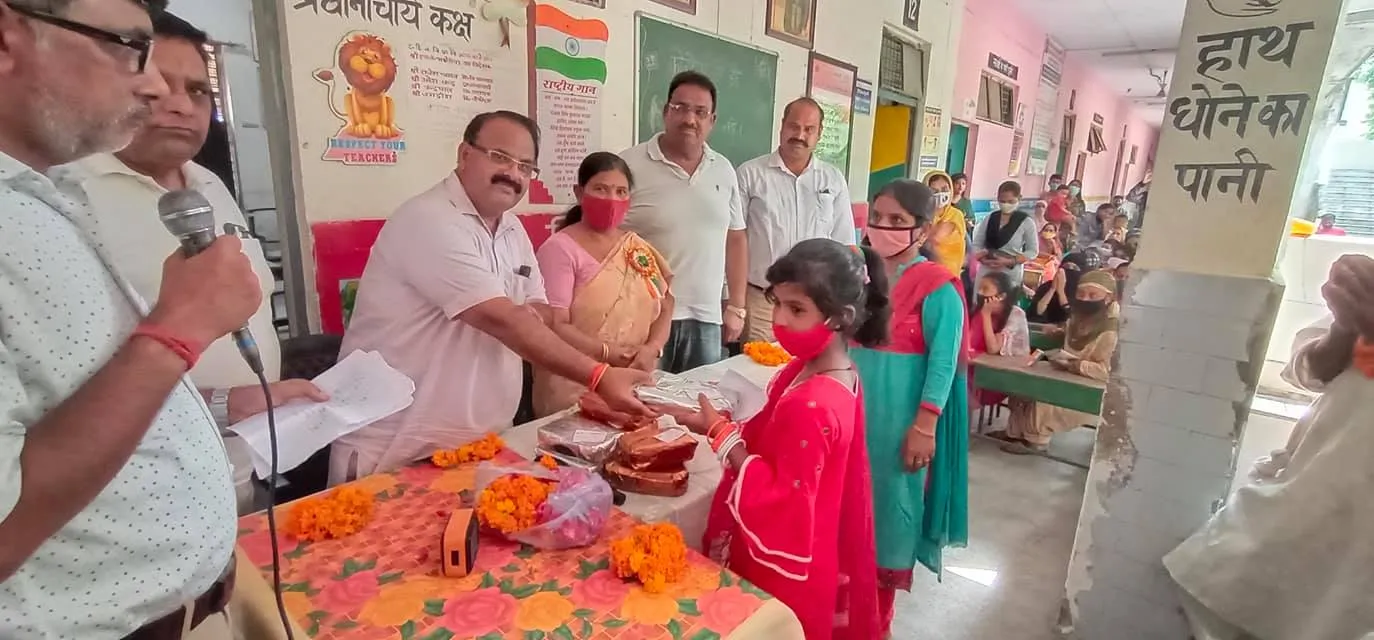 75वां स्वतंत्रता दिवस: सराय काले खां एसडीएमसी प्राइमरी स्कूल में ध्वजारोहण — तस्वीर 13 में से 29