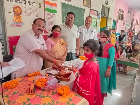 75वां स्वतंत्रता दिवस: सराय काले खां एसडीएमसी प्राइमरी स्कूल में ध्वजारोहण — 13