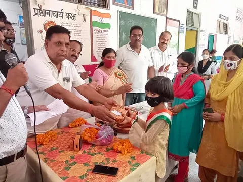 75वां स्वतंत्रता दिवस: सराय काले खां एसडीएमसी प्राइमरी स्कूल में ध्वजारोहण — 14