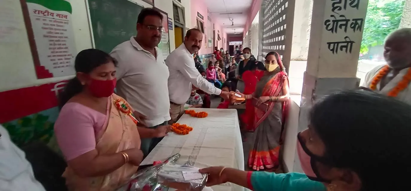 75वां स्वतंत्रता दिवस: सराय काले खां एसडीएमसी प्राइमरी स्कूल में ध्वजारोहण — तस्वीर 15 में से 29