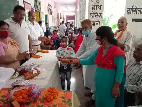 75वां स्वतंत्रता दिवस: सराय काले खां एसडीएमसी प्राइमरी स्कूल में ध्वजारोहण — 17