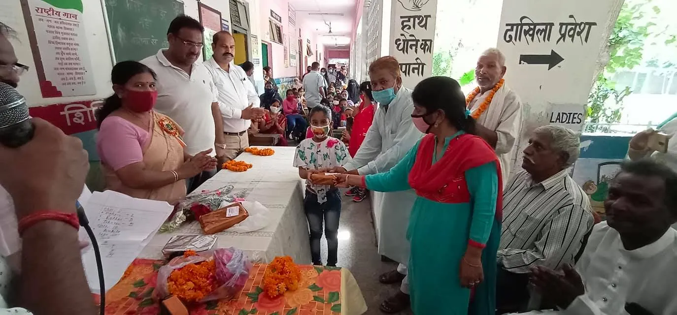 75वां स्वतंत्रता दिवस: सराय काले खां एसडीएमसी प्राइमरी स्कूल में ध्वजारोहण — तस्वीर 17 में से 29