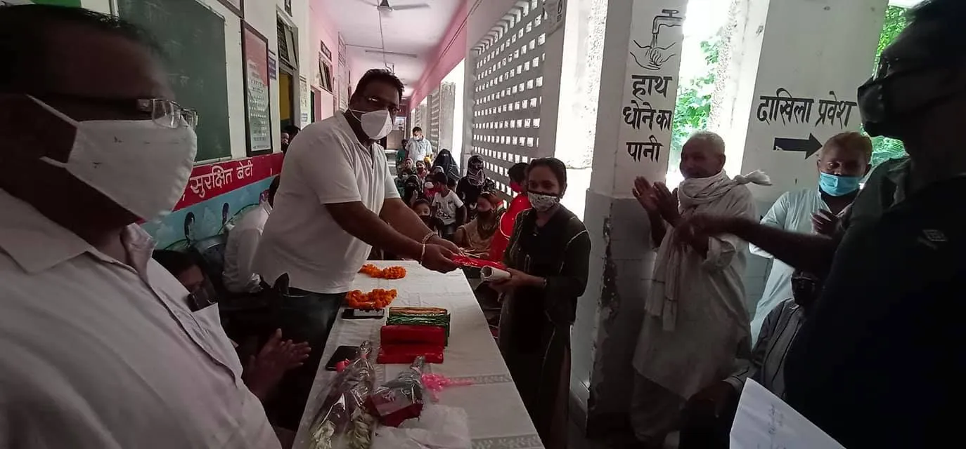 75वां स्वतंत्रता दिवस: सराय काले खां एसडीएमसी प्राइमरी स्कूल में ध्वजारोहण — तस्वीर 21 में से 29