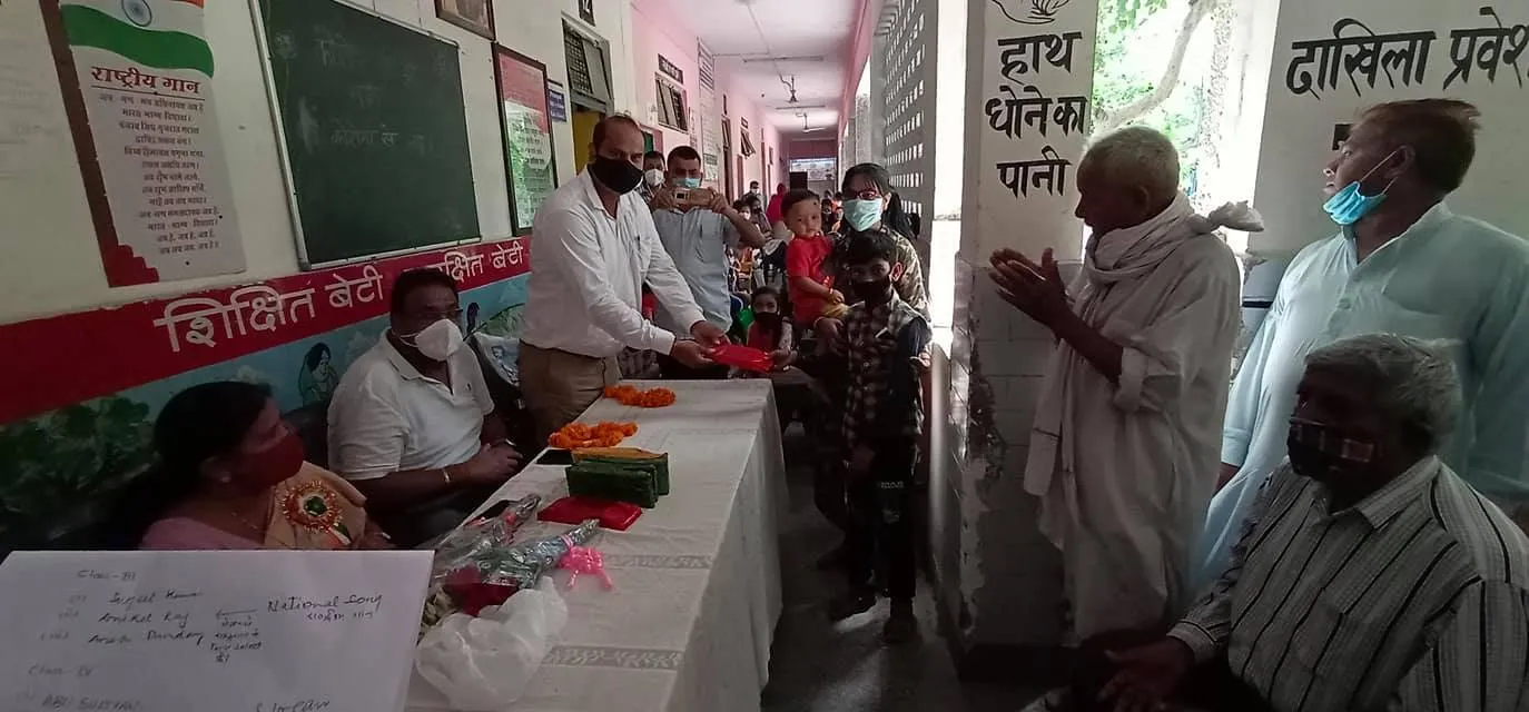 75वां स्वतंत्रता दिवस: सराय काले खां एसडीएमसी प्राइमरी स्कूल में ध्वजारोहण — तस्वीर 22 में से 29
