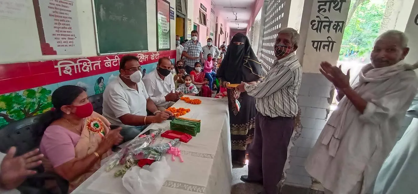 75वां स्वतंत्रता दिवस: सराय काले खां एसडीएमसी प्राइमरी स्कूल में ध्वजारोहण — तस्वीर 23 में से 29