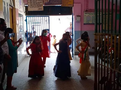 75वां स्वतंत्रता दिवस: सराय काले खां एसडीएमसी प्राइमरी स्कूल में ध्वजारोहण — 28