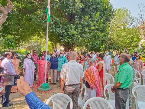 75वां स्वतंत्रता दिवस: सिद्धार्थ एनक्लेव सेंट्रल पार्क में ध्वजारोहण — 5