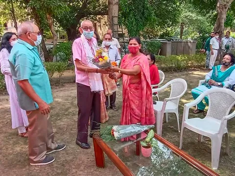 75वां स्वतंत्रता दिवस: सिद्धार्थ एनक्लेव सेंट्रल पार्क में ध्वजारोहण — 10