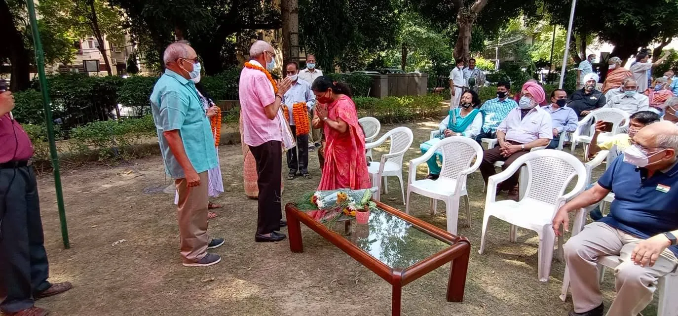 75वां स्वतंत्रता दिवस: सिद्धार्थ एनक्लेव सेंट्रल पार्क में ध्वजारोहण — तस्वीर 11 में से 20