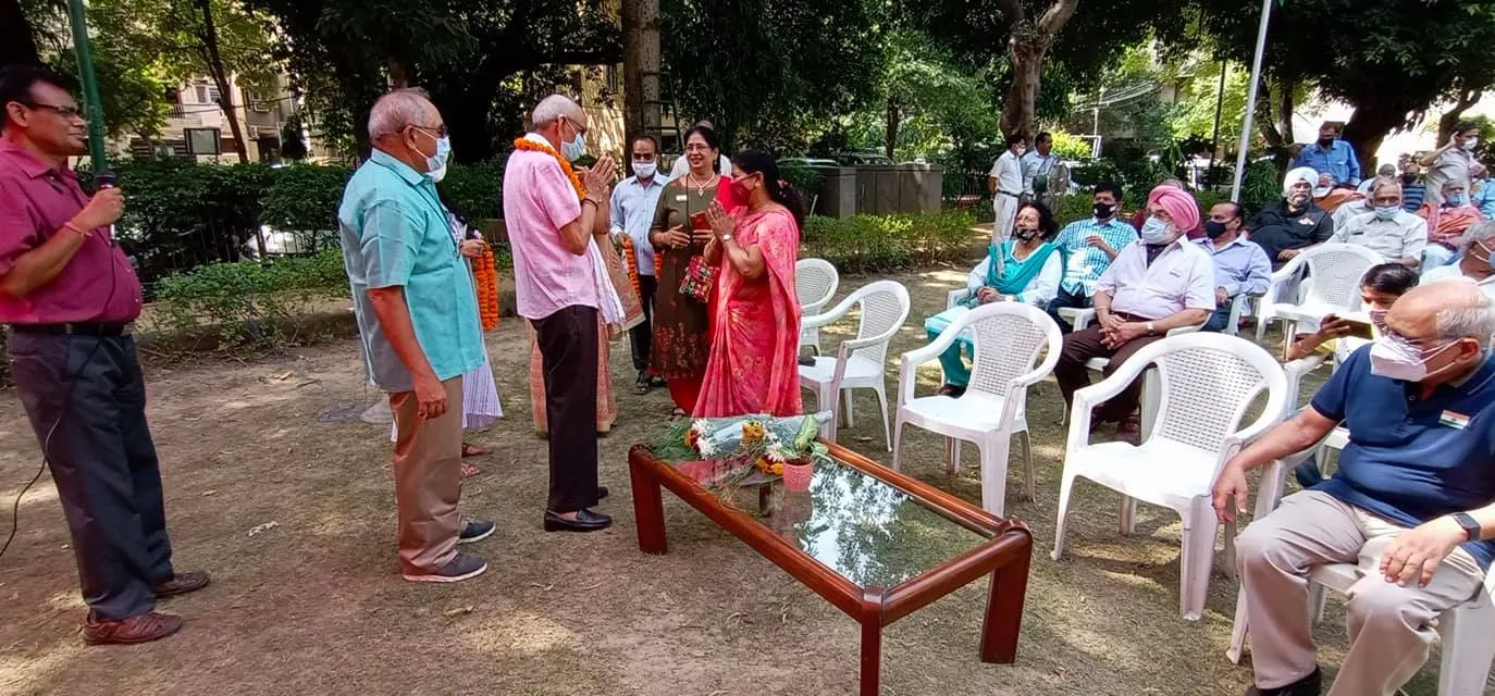 75वां स्वतंत्रता दिवस: सिद्धार्थ एनक्लेव सेंट्रल पार्क में ध्वजारोहण — तस्वीर 12 में से 20