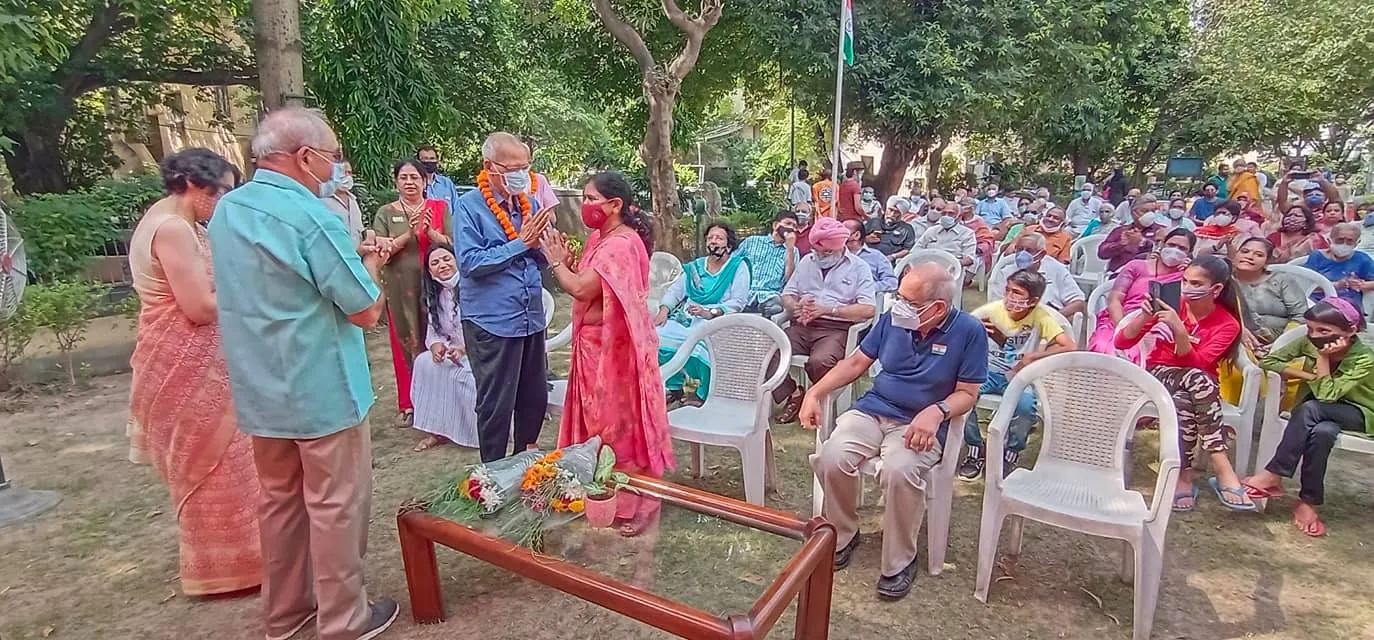 75वां स्वतंत्रता दिवस: सिद्धार्थ एनक्लेव सेंट्रल पार्क में ध्वजारोहण — तस्वीर 13 में से 20