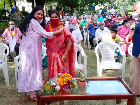 75वां स्वतंत्रता दिवस: सिद्धार्थ एनक्लेव सेंट्रल पार्क में ध्वजारोहण — 14