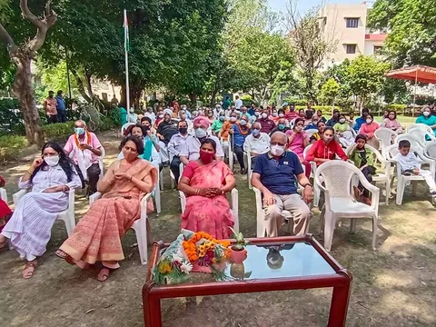 75वां स्वतंत्रता दिवस: सिद्धार्थ एनक्लेव सेंट्रल पार्क में ध्वजारोहण — 16