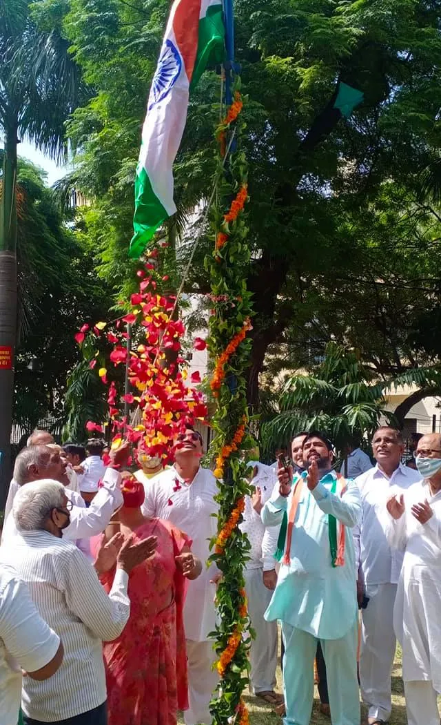 75वां स्वतंत्रता दिवस: राजेश वाले पार्क में ध्वजारोहण — तस्वीर 3 में से 12