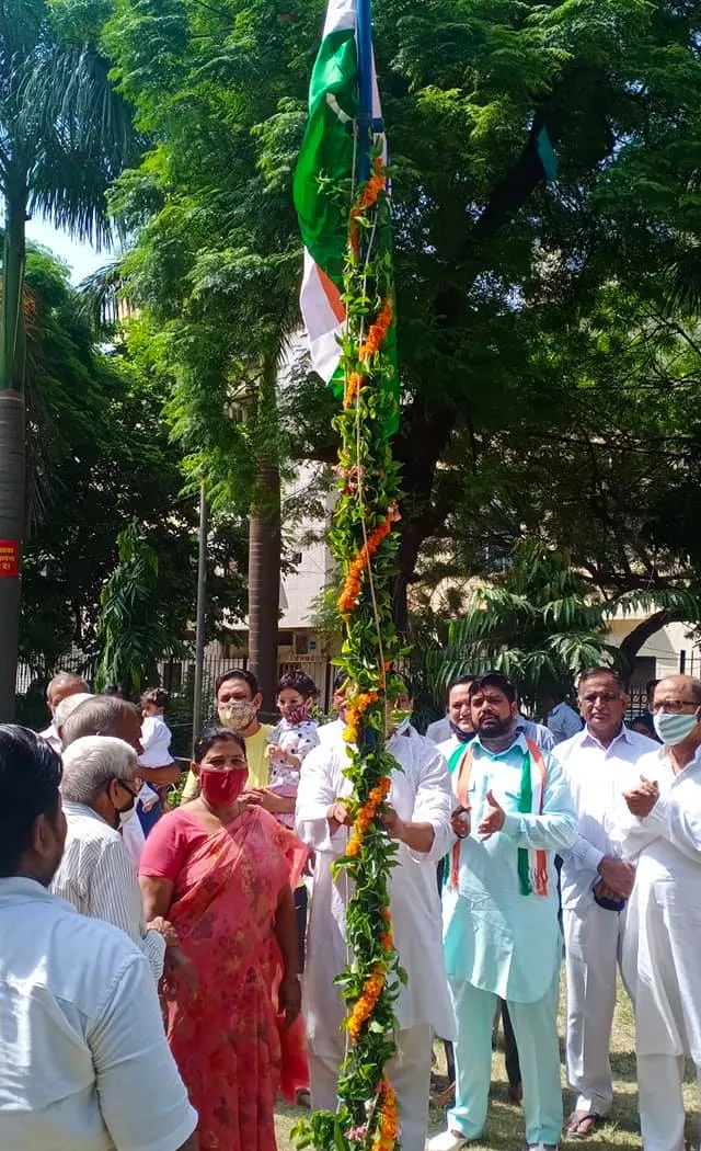 75वां स्वतंत्रता दिवस: राजेश वाले पार्क में ध्वजारोहण — तस्वीर 4 में से 12