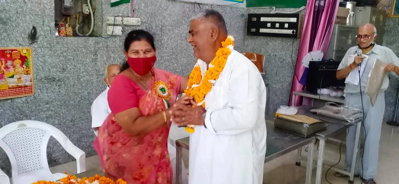 75वां स्वतंत्रता दिवस: सनलाइट कॉलोनी नं 2 हुकुम चंद पार्क में ध्वजारोहण — तस्वीर 2 में से 31