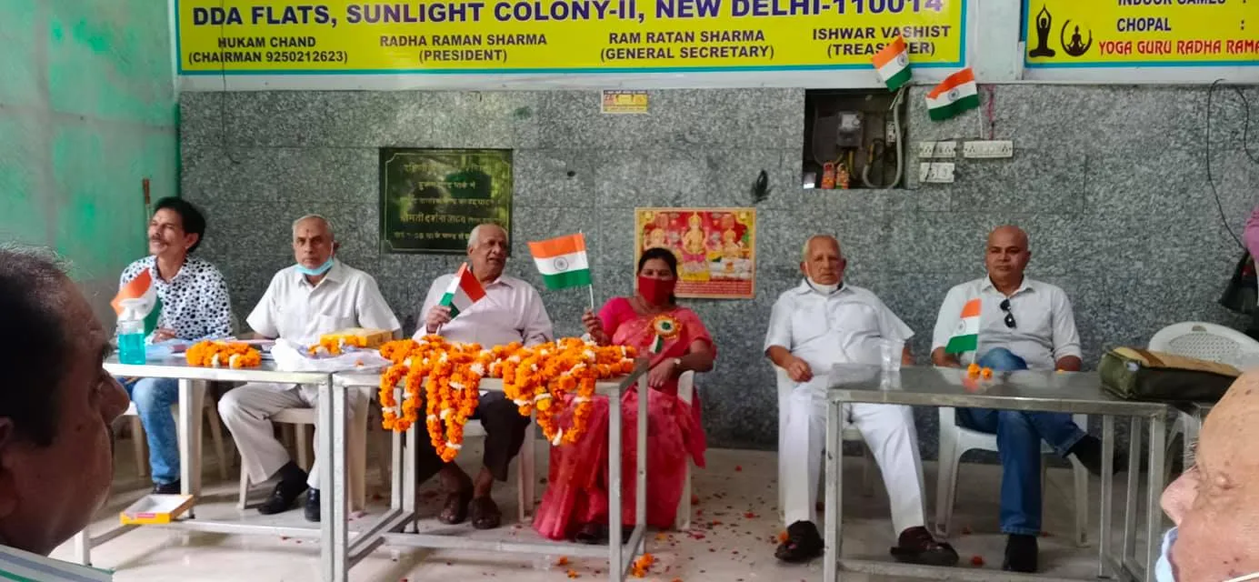 75वां स्वतंत्रता दिवस: सनलाइट कॉलोनी नं 2 हुकुम चंद पार्क में ध्वजारोहण — तस्वीर 3 में से 31