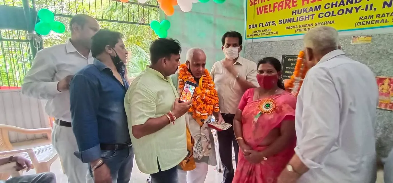 75वां स्वतंत्रता दिवस: सनलाइट कॉलोनी नं 2 हुकुम चंद पार्क में ध्वजारोहण — तस्वीर 4 में से 31