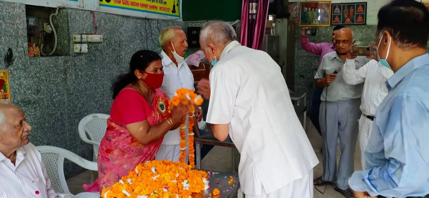 75वां स्वतंत्रता दिवस: सनलाइट कॉलोनी नं 2 हुकुम चंद पार्क में ध्वजारोहण — तस्वीर 8 में से 31