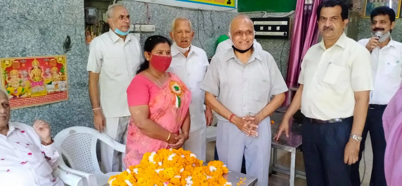 75वां स्वतंत्रता दिवस: सनलाइट कॉलोनी नं 2 हुकुम चंद पार्क में ध्वजारोहण — तस्वीर 9 में से 31