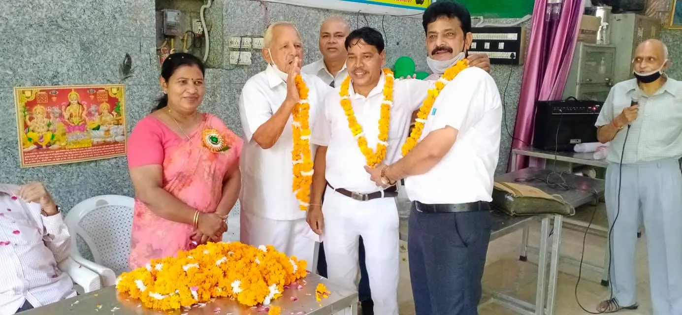 75वां स्वतंत्रता दिवस: सनलाइट कॉलोनी नं 2 हुकुम चंद पार्क में ध्वजारोहण — तस्वीर 10 में से 31