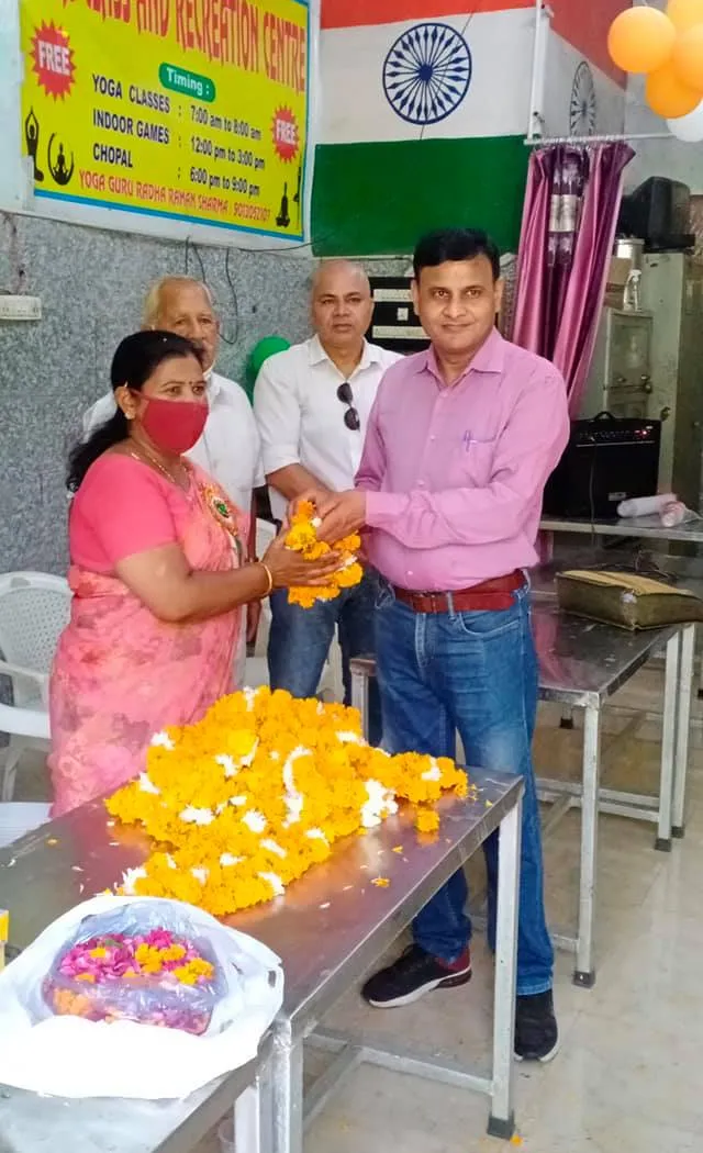 75वां स्वतंत्रता दिवस: सनलाइट कॉलोनी नं 2 हुकुम चंद पार्क में ध्वजारोहण — तस्वीर 12 में से 31