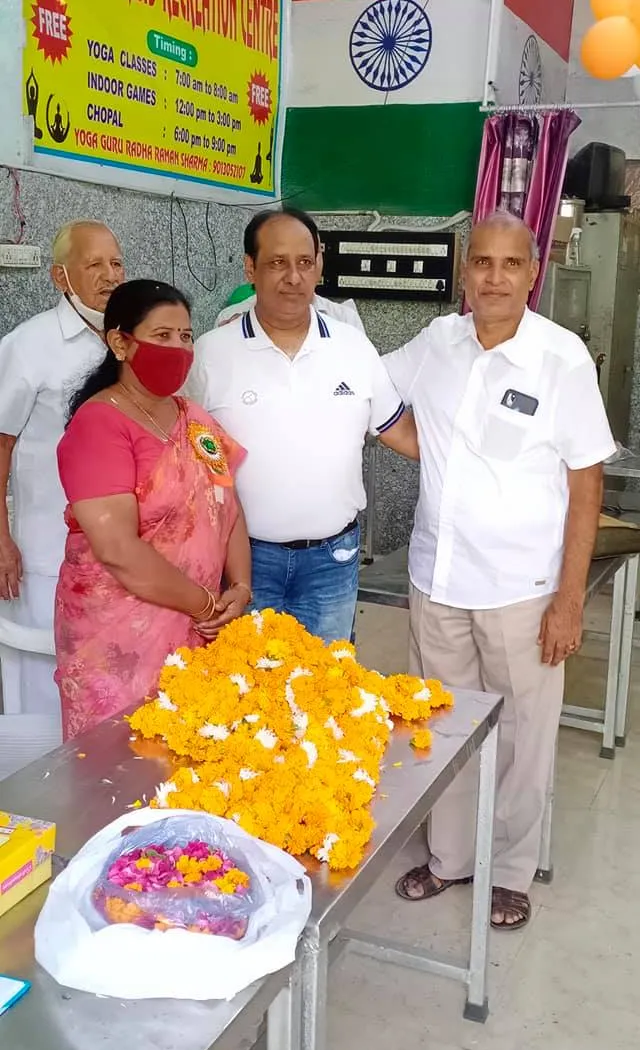 75वां स्वतंत्रता दिवस: सनलाइट कॉलोनी नं 2 हुकुम चंद पार्क में ध्वजारोहण — तस्वीर 13 में से 31