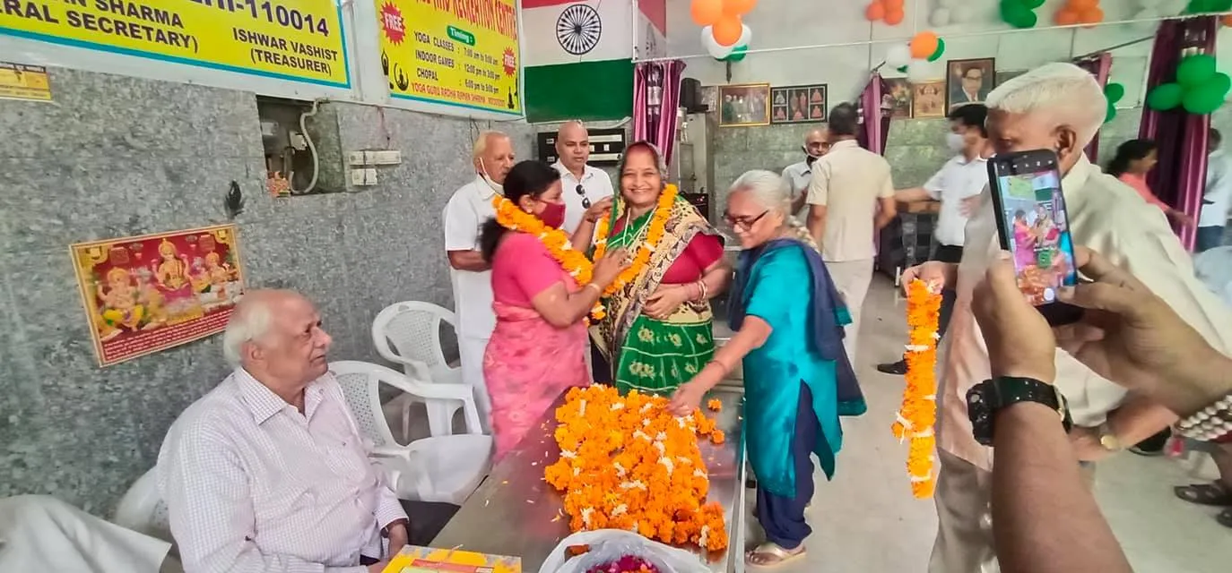 75वां स्वतंत्रता दिवस: सनलाइट कॉलोनी नं 2 हुकुम चंद पार्क में ध्वजारोहण — तस्वीर 14 में से 31