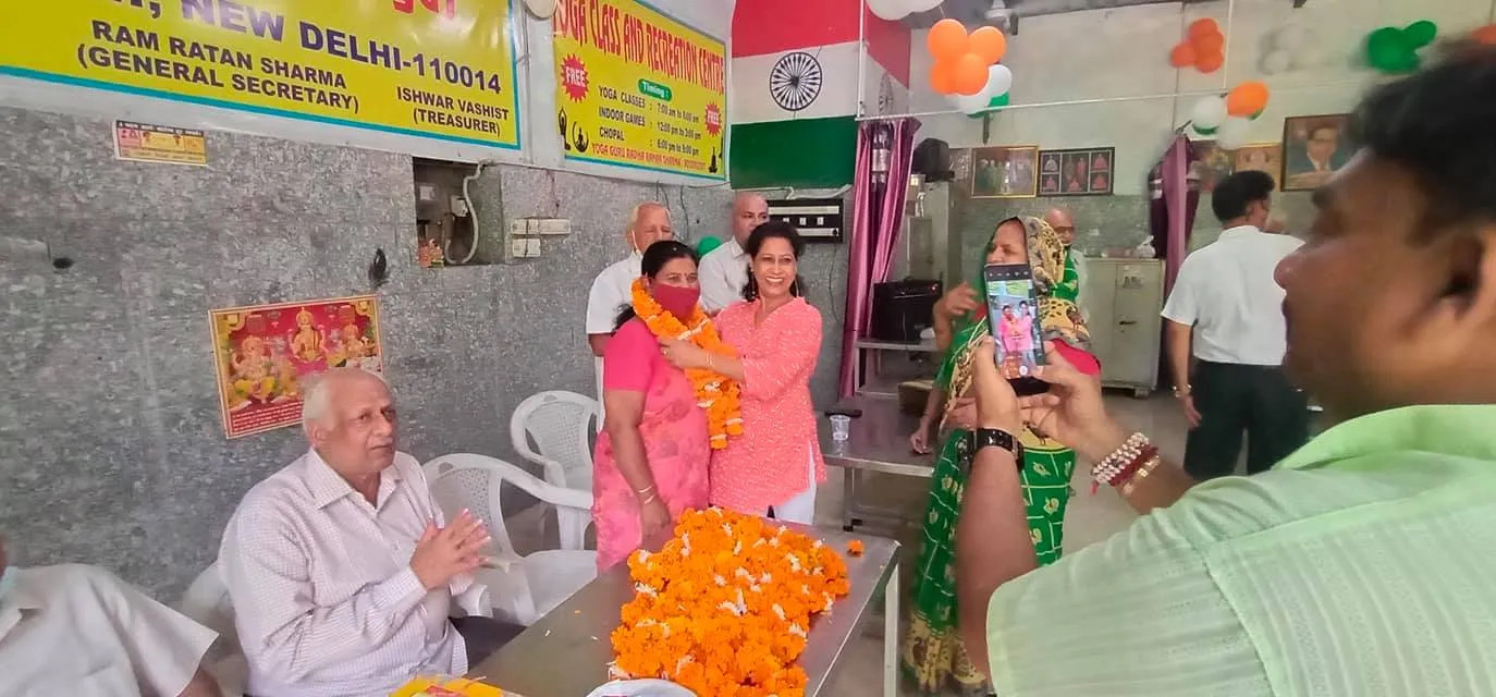 75वां स्वतंत्रता दिवस: सनलाइट कॉलोनी नं 2 हुकुम चंद पार्क में ध्वजारोहण — तस्वीर 15 में से 31
