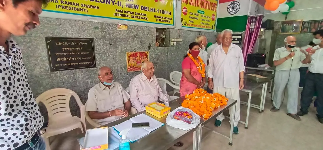 75वां स्वतंत्रता दिवस: सनलाइट कॉलोनी नं 2 हुकुम चंद पार्क में ध्वजारोहण — तस्वीर 16 में से 31