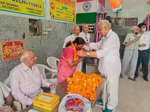 75वां स्वतंत्रता दिवस: सनलाइट कॉलोनी नं 2 हुकुम चंद पार्क में ध्वजारोहण — 17